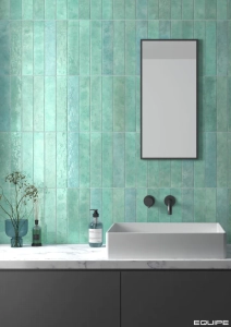 Baño con azulejo menorca aqua 6,5x32,8 equipe