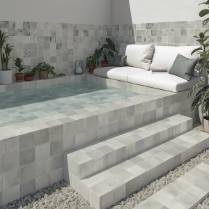 Piscina con azulejo aqua grey S y grey decor - Wow design