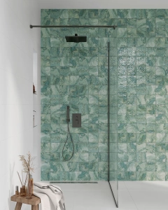 Baño con azulejo Dive royal 15x15 ceramicas ribesalbes